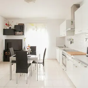  Apartment Nina , Bacvice